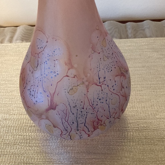 Vintage Decanter Hand Painted in Multi Hues Colors of Pink, purple and blue - Picture 3 of 9